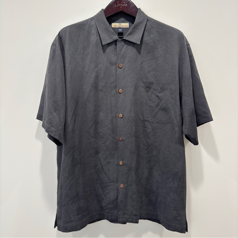 Tommy Bahama Shirt Men’s Size L Hawaiian Gray Short Sleeve 100% Silk Embroidered